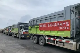郑州银基广场：被雨水泡过的衣服，一律销毁图片