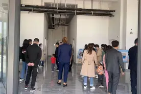 5月青岛这个楼盘火了！外地购房者组团来踏青看房，有山有水有地铁图片