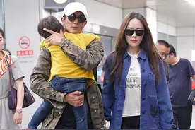 霍思燕穿长裤166变156cm，还好有小蛮腰拯救，儿子穿破洞裤比爹潮图片