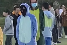 睡什么睡，都给我起来做早操图片
