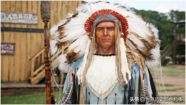 华丽的羽冠，勇士的王冠：一顶印第安人帽子背后的荣耀与尊严