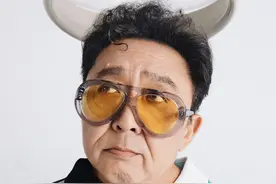 抽烟喝酒爱烫头的于谦，又加了一项爱好：穿李宁图片