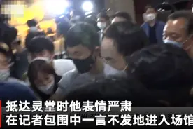 首尔市长儿子为父守灵：时隔8年首次回国，此前疑因兵役争议远赴英国定居图片
