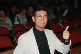 郑少秋的四个女儿，同父不同命，肥肥女儿被亏欠的最多图片