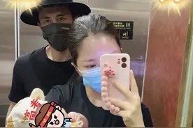 杜淳老婆晒百万名表和豪车，网友好奇她二婚，但遭她回怼图片