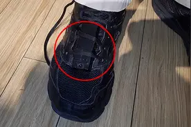这种运动鞋暗藏玄机，看到马上报警图片