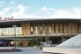 4月10日零时起调图，有28趟列车停站发生变化图片