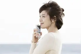 宋慧乔的步步高手机广告曲《我在那一角落患过伤风》，唯美好听！