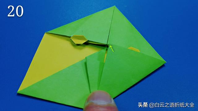 折一个酷酷的奥特曼给孩子玩吧，小孩子很喜欢哦