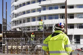 工地上有50人干活，每人每天固定伙食费20元，可不可以承包？图片