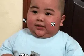 “表情包男孩”刚长大就遭网友嫌弃：变“丑”了，也没那味儿了…图片