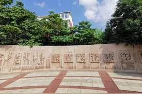 蒙古源流雕塑园图片