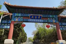 五一去哪玩？京西门头沟戒台寺，空气中弥漫着花香，千余株古丁香正盛开！图片