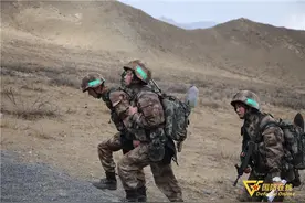 海拔3600米，负重15公斤，这场女兵比武竞赛太“硬核”！图片