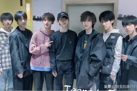 时代少年团比心大赛，贺峻霖的难度系数太大，柔韧性让人羡慕图片