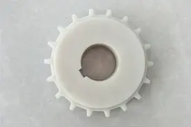 都有自润滑，良好的机械性能的尼龙与赛钢怎么选择？图片