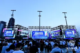 西博城，在蹦迪图片
