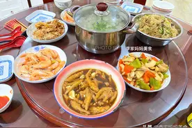泉州15口人的家庭聚餐，12道菜花了不到500元，婆婆：比酒店划算图片