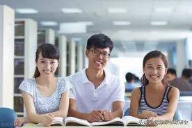 90后大学生确诊艾滋病，求医生隐瞒病情，痛哭：我不想父亲崩溃图片