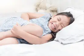 15岁少女初潮后腹痛不止，彩超检查后，医生叹气：她有两个子宫图片