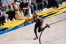 杜兰特在豪车上赢了詹姆斯一回，但和梅西比起来，简直就是毛毛雨图片