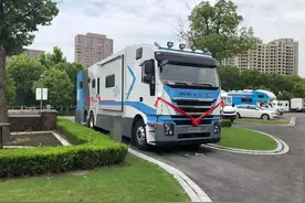 由国产重卡底盘打造，内部面积近30平，上汽大通H90 A型房车实拍图片