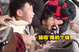 河南一萌娃打疫苗哭着喊“俺的个娘”，网友：这是奶奶带大的孩子图片