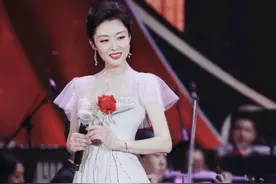 53岁美成观众心中白月光，她的野心从来不只是“央视一姐”图片