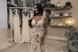 英国准新娘定制透明婚纱，身姿妩媚春光乍泄，婆婆不满：你要端庄图片