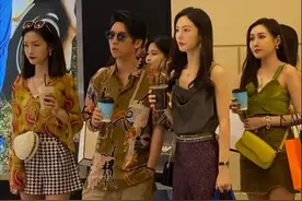 金晨澳门拍戏，穿吊带上衣拎LV礼袋网红环绕，打扮惊艳似选美现场图片