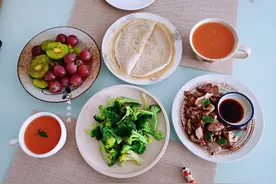 假期早餐不马虎，不用早起做了煎饼和浓汤，家人爱吃生活有仪式图片