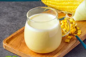 鲜榨玉米汁好喝有诀窍，饭店大厨教你完美复刻，香浓细腻无添加图片