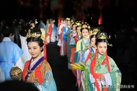 一年一度华服日活动大唐芙蓉园《国风大赏》汉服品牌流量明星走秀图片