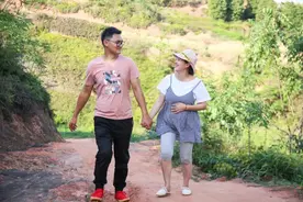 乡村里的“网红”夫妇：与百万粉丝分享生活图片