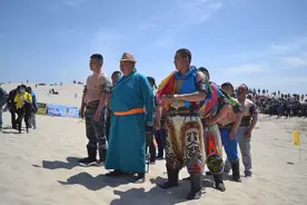 那达幕上的蒙古大力士图片