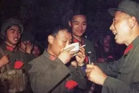 老山勇士出征壮行酒，有的战士人生第一次喝酒又是告别人生的酒图片