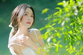 搞笑GIF：大哥这就凭实力单身20多年，姑娘别伤心了图片