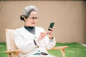 女人过了六十岁，最愿意和什么样的男人有情？图片