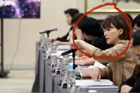 董卿罕见现身，短发干练，面容稍有疲态，《朗读者》第三季要来了图片