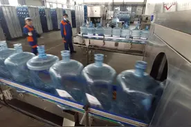 因违规生产桶装水，郑州一厂家被罚25万元！记者实探水厂，教你如何买到优质桶装水图片