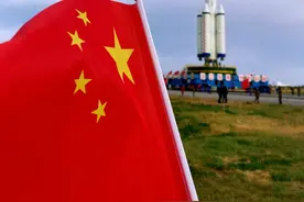 首次实现径向交会对接：“太空之吻”背后的深情图片