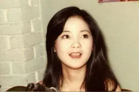 42岁邓丽君去世后，覆盖国民党党旗下葬，国军少将说她是女特务？图片