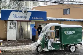 济南大雪来袭，有快递点配送晚了四个小时图片