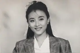 央视主持人杨澜的低调情史，跟初恋老公离婚后，再嫁百亿富豪图片