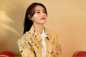 张柏芝晒照手捧鲜花戴婚戒，疑暗示已完全放下谢霆锋图片