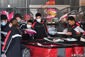 上门取件晚点，包裹10天仍未寄到……快递价格战下末端承压图片