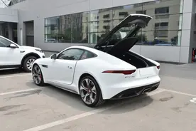 最美捷豹F-TYPE，配12颗英国之宝，一脚油门400扭矩，比保时捷香图片