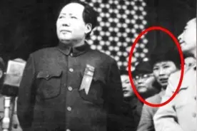 1949年开国大典上，为什么这个女人能站在主席身后？答案很简单图片