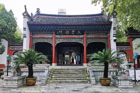 武汉唯一临江而立的古楼，比黄鹤楼清净，眺望长江最佳地点图片