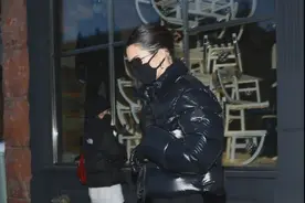 肯豆不愧是国际超模！一条裤子搭配羽绒服、大衣、皮衣穿，超时髦图片